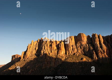 Tramonto in un canyon su Apache Trail, Superstition Mountains, Arizona Foto Stock