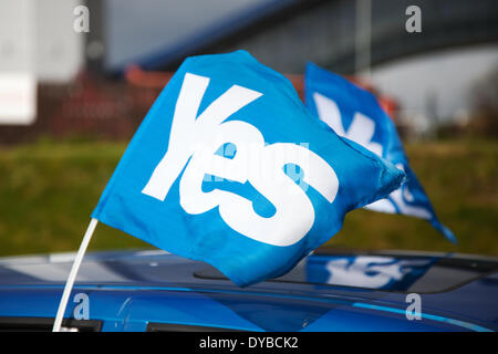 Aberdeen, Scozia, Regno Unito. Xii Apr, 2014. Auto bandiere del SNP Conferenza di Primavera al Centro Congressi ed Esposizioni (AECC). Questo è l ultimo incontro formale prima del referendum il prossimo 18 settembre la campagna per un voto per la Scozia l'indipendenza. La conferenza, segnando l'ottantesimo anniversario della formazione del partito, segue la pubblicazione di 'Scotland il futuro, un dettagliato progetto per la creazione di un partito nazionale scozzese di governo per fornire utilizzando i nuovi poteri. Credito: Mar fotografico/Alamy Live News Foto Stock