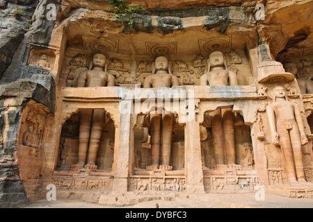 Gwalior,21 Jain colossali sculture raffiguranti risalente al VII secolo al XV secolo scavate nella roccia, India Centrale Foto Stock