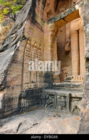 Gwalior, 21 Jain colossali sculture raffiguranti risalente al VII secolo al XV secolo scavate nella roccia, Madhya Pradesh, India Centrale Foto Stock