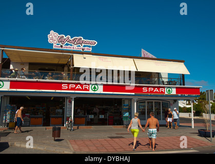 Supermercato Spar, Avenida de las playas main street, Puerto del Carmen, Lanzarote, Isole Canarie, Spagna, Europa Foto Stock