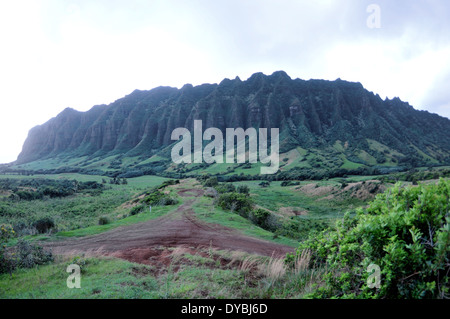 Kualoa montagne e Kaaawa Valley, windward Oahu, Hawaii, STATI UNITI D'AMERICA Foto Stock