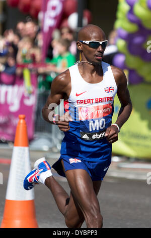 Londra, Regno Unito. Xiii Apr, 2014. Mo Farah il 13 aprile 2014. Mo FARAH (GBR) denaro VIRGIN LONDON MARATHON 2014 l'autostrada, Londra, Regno Unito. Credito: Simon Balson/Alamy Live News Foto Stock