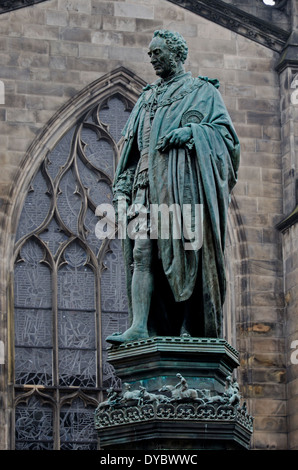 Statua del quinto Duca di Buccleuch, VII duca di Queensberry fuori la Cattedrale di St Giles di Edimburgo. Foto Stock