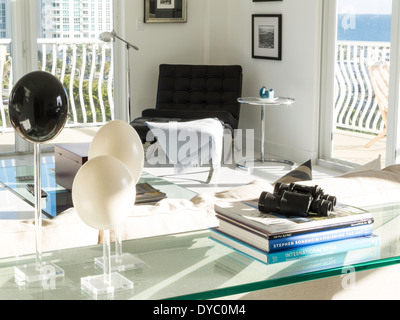 Vetrina lussuoso condominio soggiorno e area da pranzo Fort Lauderdale, FL, Stati Uniti d'America Foto Stock
