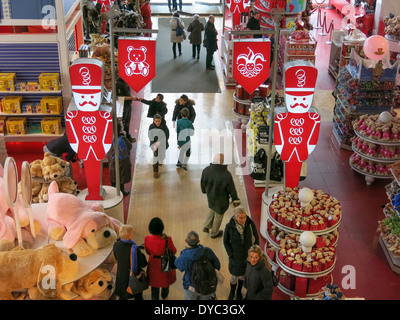 Ingresso principale corridoio, FAO Schwarz Flagship Store giocattolo interno, NYC Foto Stock