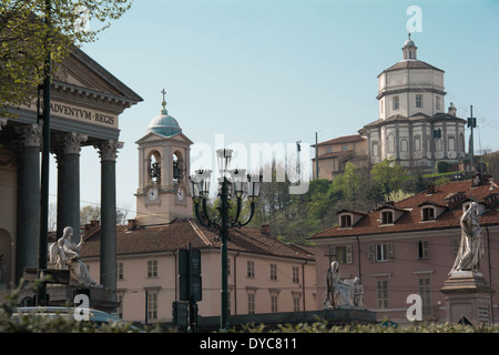 Veduta della chiesa della Gran Madre e al Monte dei Cappuccini di Torino, Italia Foto Stock