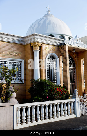 Tipico mausoleo del Cimitero cinese a Manila nelle Filippine Foto Stock