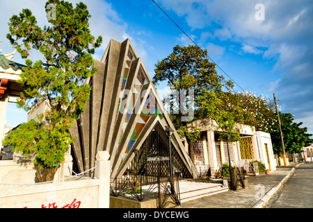 Tipico mausoleo del Cimitero cinese a Manila nelle Filippine Foto Stock