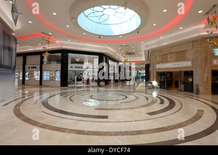 Moda Mall interno del Bahrain World Trade Center. Regno del Bahrein, Medio Oriente Foto Stock