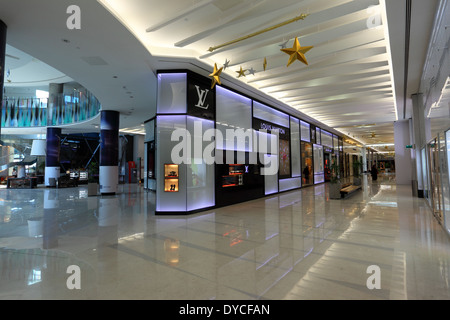 Moda Mall interno del Bahrain World Trade Center. Regno del Bahrein, Medio Oriente Foto Stock