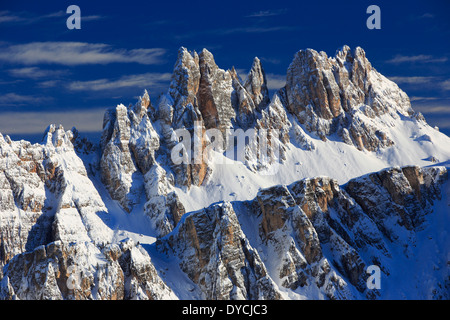 Alpi panorama alpino vista montagne di montagna del massiccio panorama di montagna Croda da Lago Dolomiti Europa cliff roccia cliff n Foto Stock