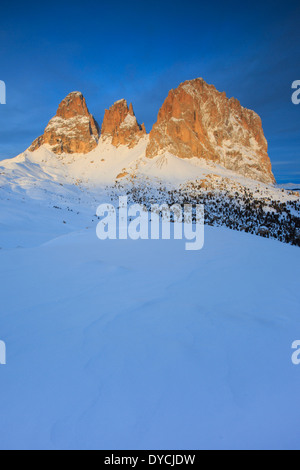 Alpi afterglows alpenglow panorama alpino vista montagne di montagna del massiccio panorama di montagna dolomiti Europa scogliera scogliera di roccia, Foto Stock