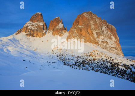 Alpi afterglows alpenglow panorama alpino vista montagne di montagna del massiccio panorama di montagna dolomiti Europa scogliera scogliera di roccia, Foto Stock