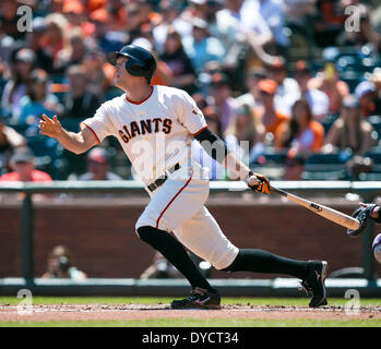 Aprile 20, 2013: San Francisco Giants diritto fielder Hunter pence (8) a bat durante la MLB baseball gioco tra il Colorado Rockies e i San Francisco Giants di AT&T Park di San Francisco CA. I Giganti sconfitti Rockies 5-4. Damon Tarver/Cal Sport Media Foto Stock