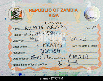 Zambia - Viaggio in Zambia un timbro di visto in un passaporto britannico fro i viaggi di vacanza Foto Stock