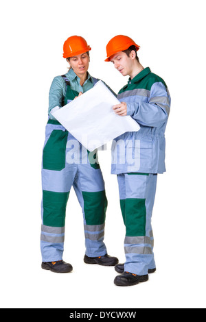 Immagine isolata di giovani lavoratori edili con blueprint Foto Stock