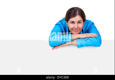 Modello caucasico con un banner isolato su bianco Foto Stock