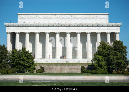 WASHINGTON DC, Stati Uniti d'America - Il western faccia del Lincoln Memorial sul National Mall di Washington DC. Questo facce laterali Arlington Memorial Bridge e il Cimitero Nazionale di Arlington. Foto Stock