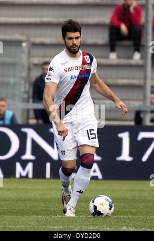 Reggio Emilia, Italia. Xii Apr, 2014. Luca Rossettini (Cagliari) Calcio/Calcetto : Italiano 'Serie A' match tra noi Sassuolo 1-1 Cagliari a Mapei Stadium di Reggio Emilia, Italia . © Maurizio Borsari/AFLO/Alamy Live News Foto Stock