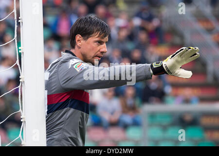 Reggio Emilia, Italia. Xii Apr, 2014. Vlada Avramov (Cagliari) Calcio/Calcetto : Italiano 'Serie A' match tra noi Sassuolo 1-1 Cagliari a Mapei Stadium di Reggio Emilia, Italia . © Maurizio Borsari/AFLO/Alamy Live News Foto Stock