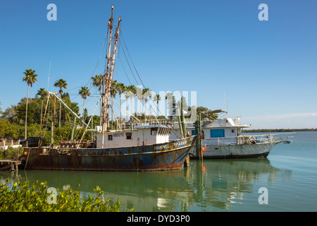 Florida Port Charlotte Harbour, Placida, Gasparilla Sound, Golfo del Messico, Seminole Trader, peschereccio commerciale, barca, arrugginito, molo, visitatori viaggio trave Foto Stock