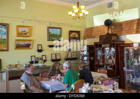 Lake Wales Florida, East Central Avenue, quartiere storico, negozi, aziende, quartiere, strada principale, caffè, caffetteria, ristorante ristoranti, cucina ea Foto Stock