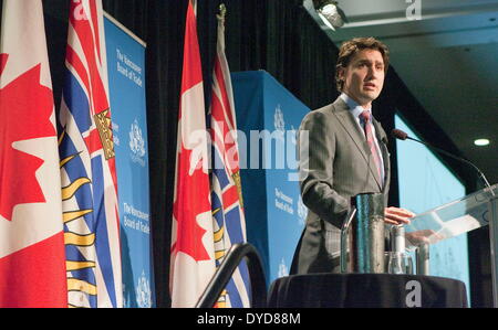 Vancouver, British Columbia, Canada. Xiv Apr, 2014. Liberale federale leader dell opposizione JUSTIN TRUDEAU risolve quasi 800 ospiti come oratore principale in corrispondenza di una scheda di Vancouver del commercio il pranzo. Trudeau porterà il suo partito nella prossima elezione federale in 18 mesi. © Heinz Ruckemann/ZUMA filo/ZUMAPRESS.com/Alamy Live News Foto Stock