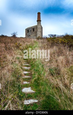 Un vecchio motore abbandonato casa al Principe di Galles cava di ardesia neat Tintagel in North Cornwall Foto Stock