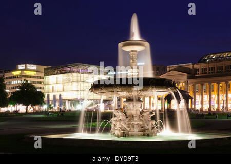 Kunstmuseum Art Museum e Königsbau o King's edificio sulla Schlossplatz square, Stoccarda, Baden-Württemberg, Germania Foto Stock