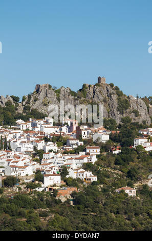 La città bianca di Gaucín al di sotto di una fortezza moresca, provincia di Malaga, Andalusia, Spagna Foto Stock