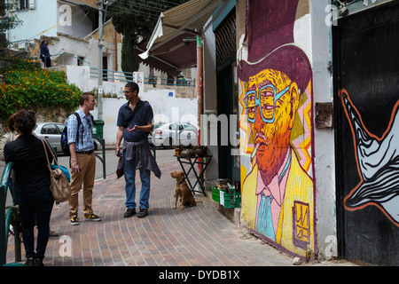 Broken Fingaz arte di strada a Masada street a Haifa in Israele. Foto Stock