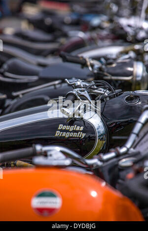 Douglas Dragonfly in una linea del classico moto. Foto Stock