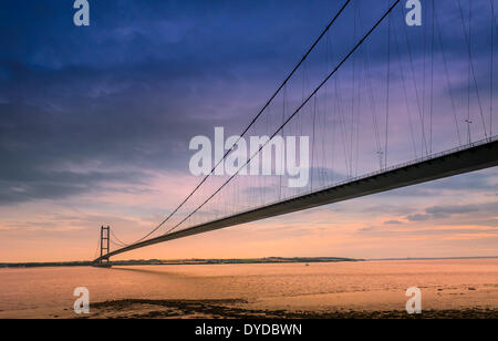 Il Humber supsension bridge visto dal North Shore. Foto Stock