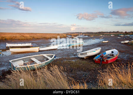 Bassa marea a Morston sulla Costa North Norfolk. Foto Stock