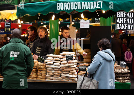 Un panificio stallo nella Borough Market. Foto Stock