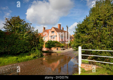 Il pittoresco villaggio di Kersey nel Suffolk. Foto Stock