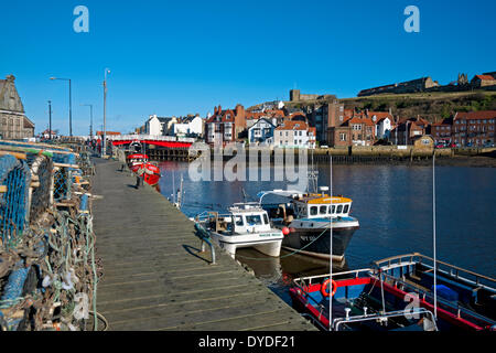 Barche da pesca in porto a Whitby. Foto Stock