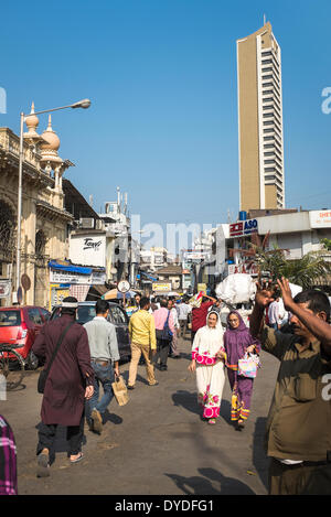 Una scena di strada in Mumbai. Foto Stock