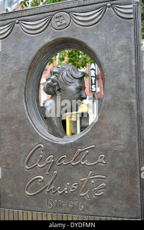 Agatha Christie memorial statua da Ben Twiston Davies. Foto Stock