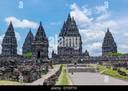 Una vista del tempio di Prambanan composto in Indonesia. Foto Stock