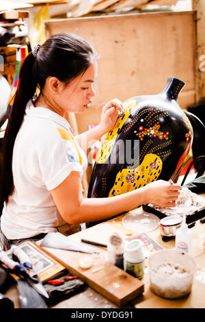 Lato laboratorio artigianale a Ho Chi Minh city. Foto Stock