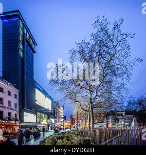 L'Odeon Leicester Square al crepuscolo. Foto Stock