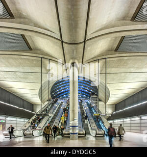 Interno della stazione metropolitana di Canary Wharf. Foto Stock