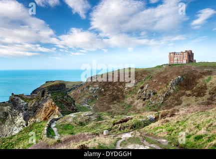 Treacherous aspre scogliere di Tintagel sulla costa nord della Cornovaglia Foto Stock