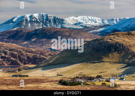 Una vista verso Elphin nell'area di Sutherland delle Highland. Foto Stock