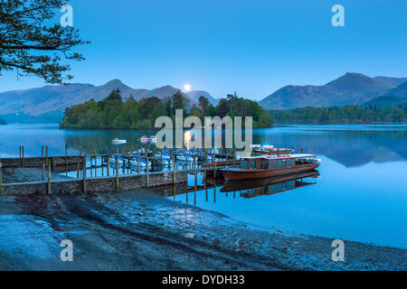 Barche su Derwentwater nel Parco Nazionale del Distretto dei Laghi. Foto Stock