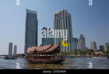 Bangkok, la città, Saphan Taksin, Thailandia, in Asia, in barca sul fiume fiume tower, skyline, turistica, tradizionale, viaggi Foto Stock