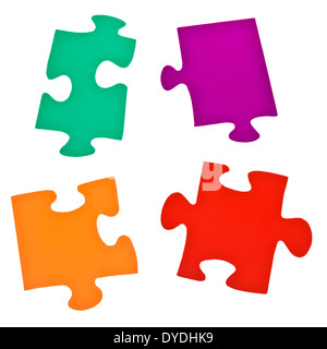 Pochi separati puzzle pezzi isolati su sfondo bianco Foto Stock