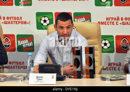 Darijo Srna incontro con i tifosi durante la conferenza stampa Foto Stock